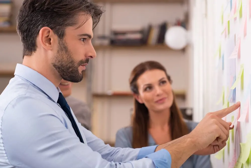 Como uma empresa pode atingir novos mercados e ampliar seus negócios?